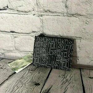 Badgley‎ Mischka Mini Credit Card Holder Black White Zip BM Emblems New